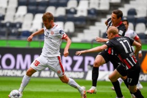 关键时刻德甲传出新动向，斯图加特单刀错失，管理层表态：气氛紧张，更衣室氛围转暖(德甲法兰克福vs斯图加特)-3377体育