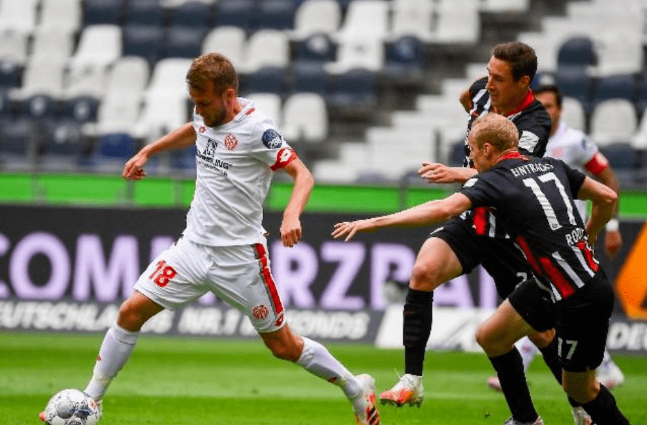 关键时刻德甲传出新动向，斯图加特单刀错失，管理层表态：气氛紧张，更衣室氛围转暖(德甲法兰克福vs斯图加特)