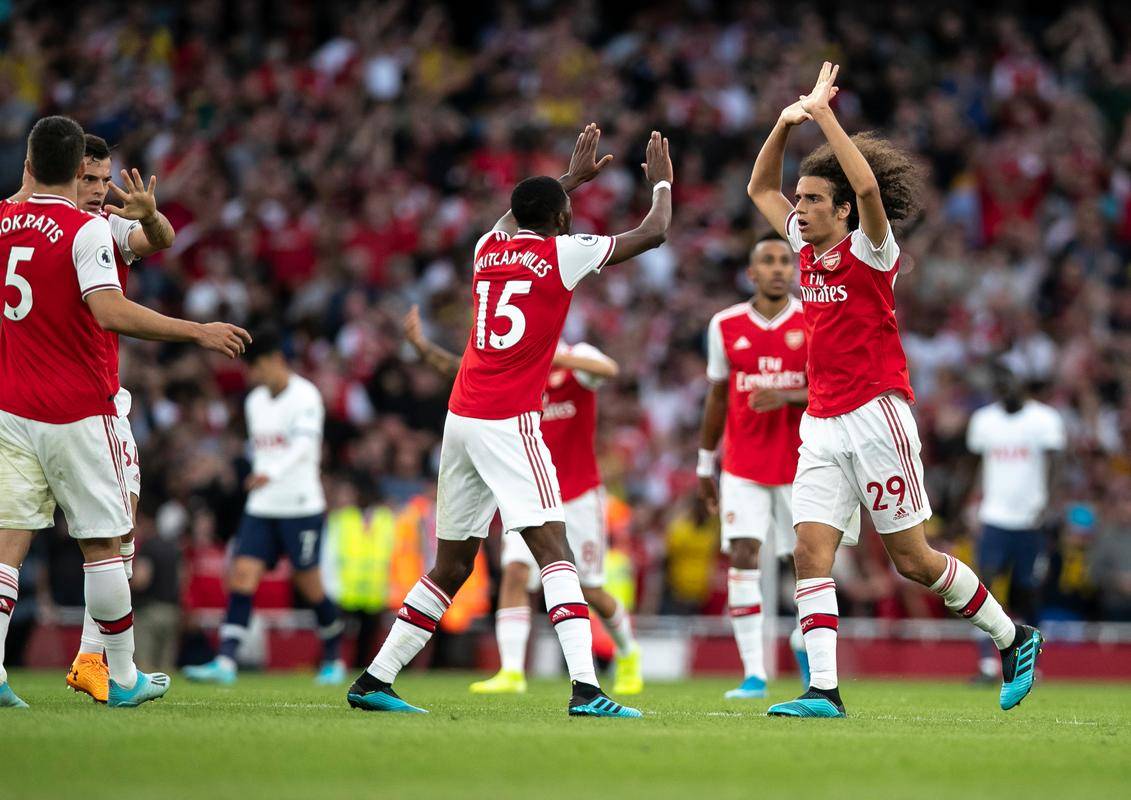 今夜社区盾焦点战；阿森纳队长鼓劲；媒体盛赞；轮换策略成焦点(阿森纳社区盾杯夺冠)